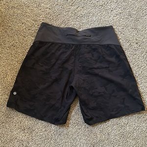 Lululemon Unlined 9” camo shorts
